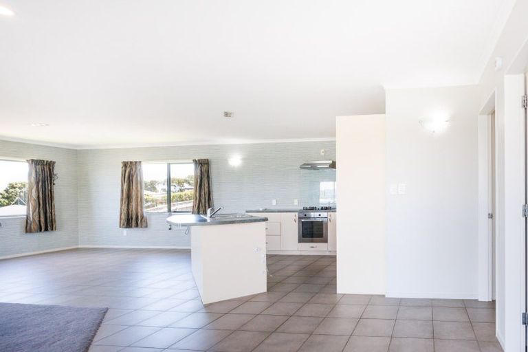 Photo of property in 24 Lydia Place, Kelvin Grove, Palmerston North, 4414