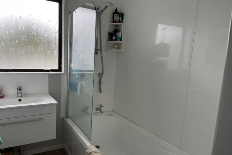 Photo of property in 2/4 Colonial Place, Kelvin Grove, Palmerston North, 4414