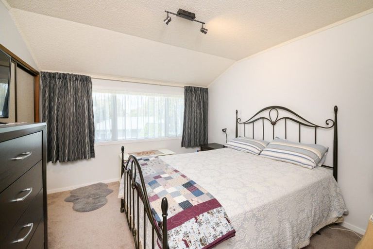 Photo of property in 12 Truscott Grove, Awapuni, Palmerston North, 4412