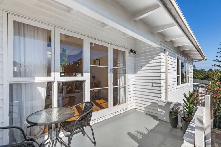 Photo of property in 2/199 Titirangi Road, Titirangi, Auckland, 0604