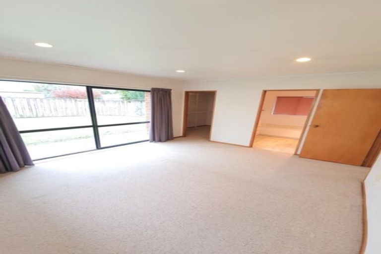 Photo of property in 350e Great South Road, Opaheke, Papakura, 2113