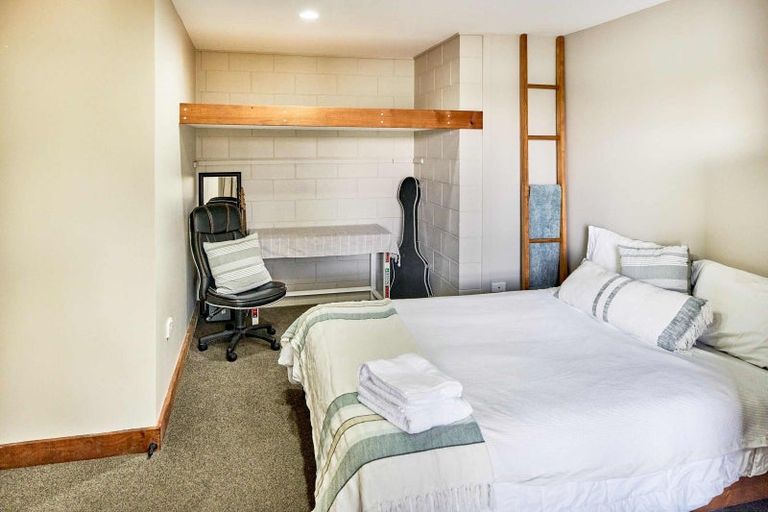 Photo of property in 82 Paremata Road, Paremata, Porirua, 5024