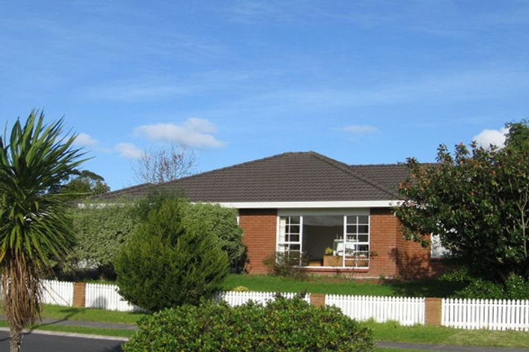 Photo of property in 196 Lakeside Drive, Orewa, 0931
