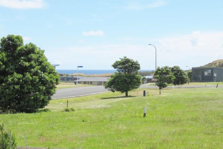 Photo of property in 1 Tua Tua Place, Baylys Beach, Dargaville, 0377