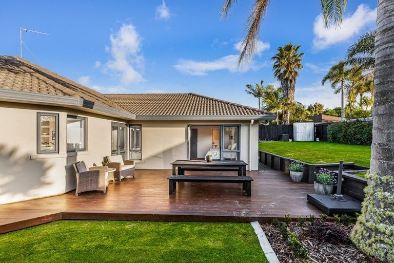 Photo of property in 87 Te Wharau Drive, Greenhithe, Auckland, 0632