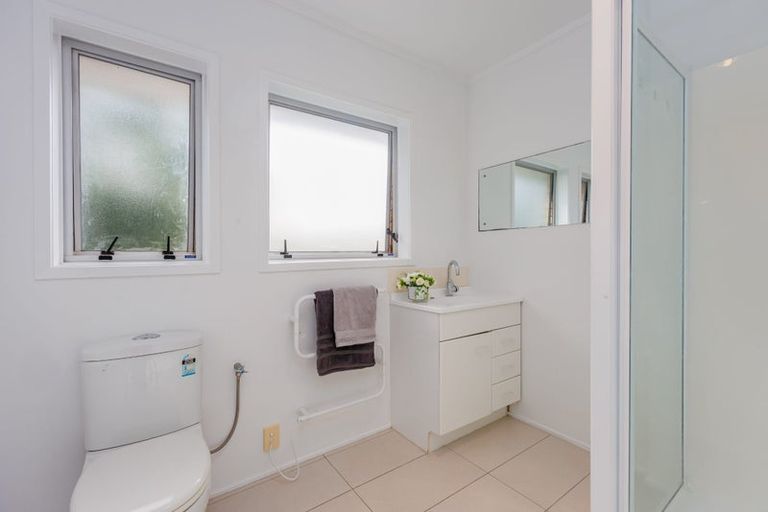 Photo of property in 1/15 Zion Road, Birkenhead, Auckland, 0626