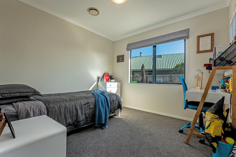 Photo of property in 3 Abby Road, Fitzherbert, Palmerston North, 4410