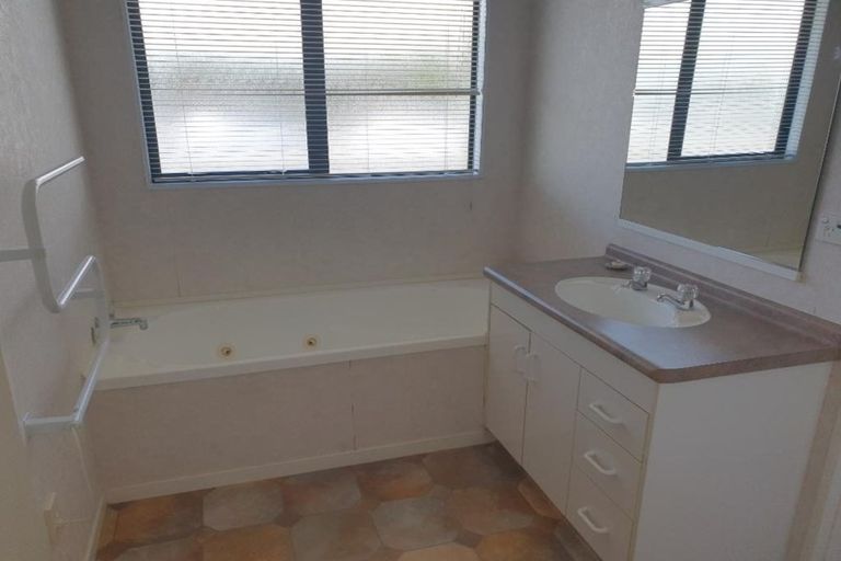 Photo of property in 41 Ngaio Street, Strandon, New Plymouth, 4312