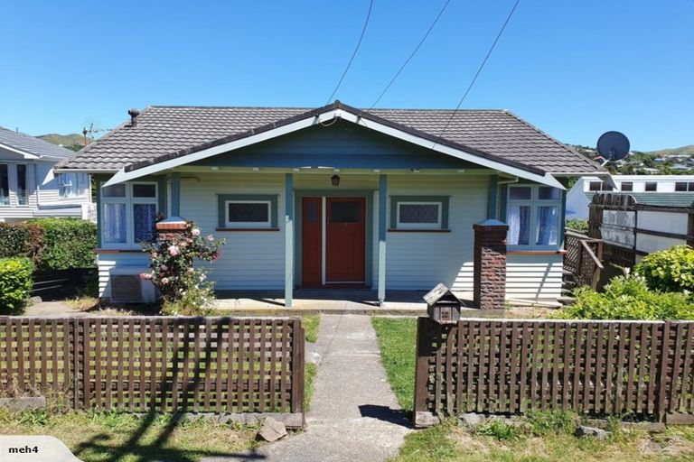 Photo of property in 13 Retter Street, Paparangi, Wellington, 6037