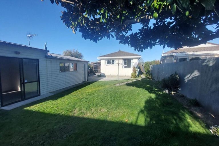 Photo of property in 2/126b Inwoods Close, Parklands, Christchurch, 8083