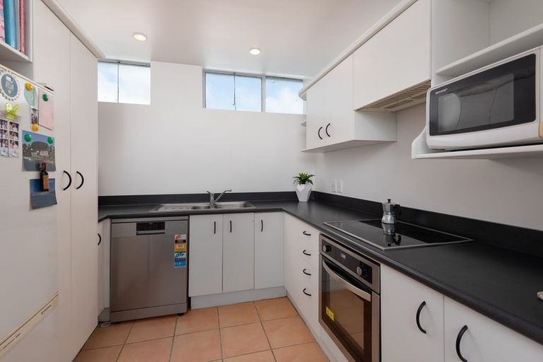 Photo of property in Lexington Apartments, 5/33 Hania Street, Mount Victoria, Wellington, 6011