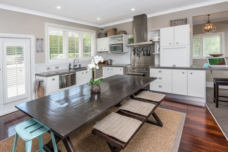 Photo of property in 19 Montgomery Crescent, Cockle Bay, Auckland, 2014