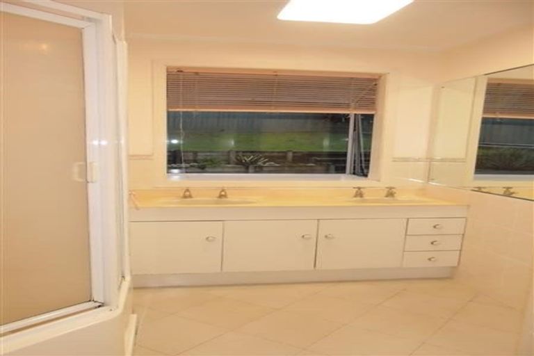 Photo of property in 9 Laurina Road, Sunnynook, Auckland, 0620