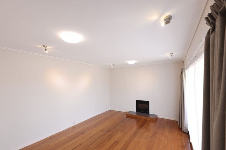 Photo of property in 498 East Coast Road, Windsor Park, Auckland, 0630