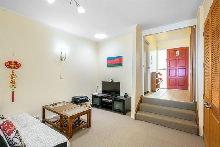 Photo of property in 44 Rhinevale Close, Henderson, Auckland, 0612