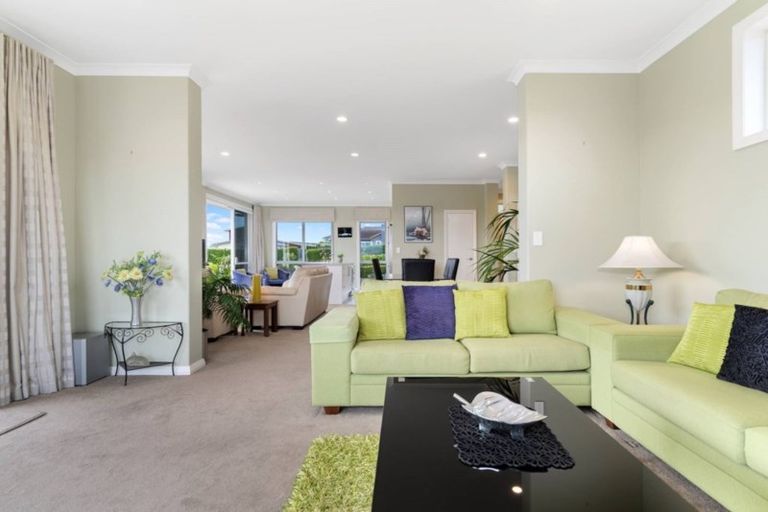 Photo of property in 2 Lynley Park Drive, Omokoroa, 3114