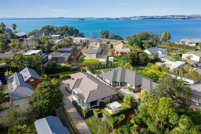 Photo of property in 98 Beach Road, Mellons Bay, Auckland, 2014