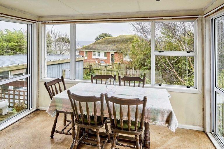 Photo of property in 6 Marne Grove, Waitangirua, Porirua, 5024