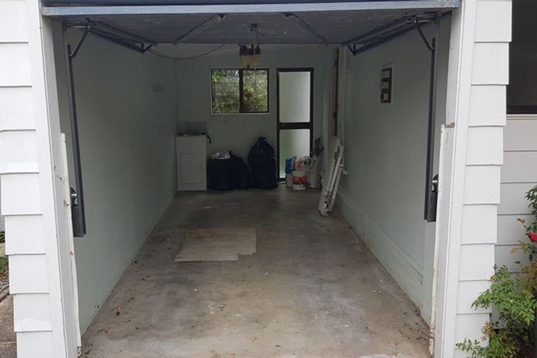 Photo of property in 1/23 Glenshee Place, Highland Park, Auckland, 2010