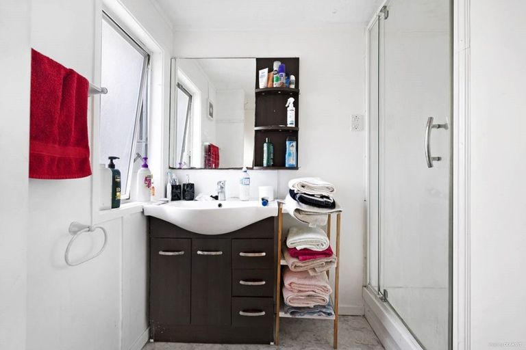 Photo of property in 146 Cascades Road, Pakuranga Heights, Auckland, 2010