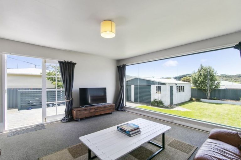 Photo of property in 118 Wainuiomata Road, Wainuiomata, Lower Hutt, 5014