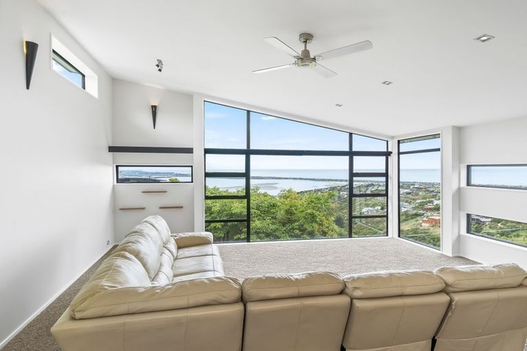 Photo of property in 7 Law Lane, Mount Pleasant, Christchurch, 8081