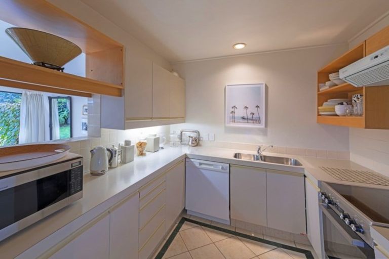 Photo of property in Highwic, 5/32 Hobson Street, Thorndon, Wellington, 6011