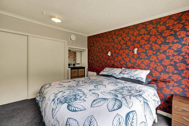 Photo of property in 221 Bridge Street, Eltham, 4322