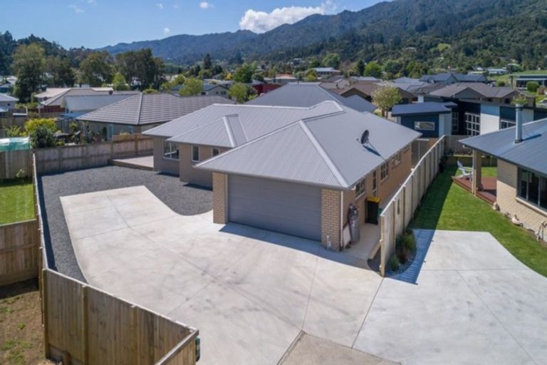 Photo of property in 80 Golden Shore Place, Coromandel, 3506