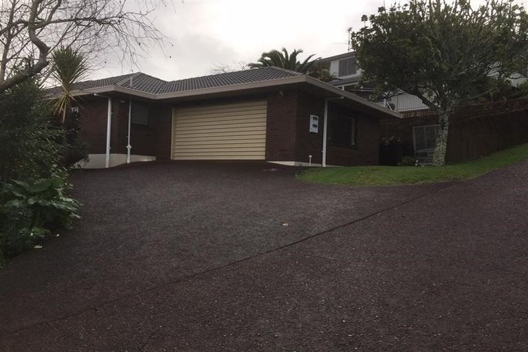 Photo of property in 21 Taupiko Place, Green Bay, Auckland, 0604
