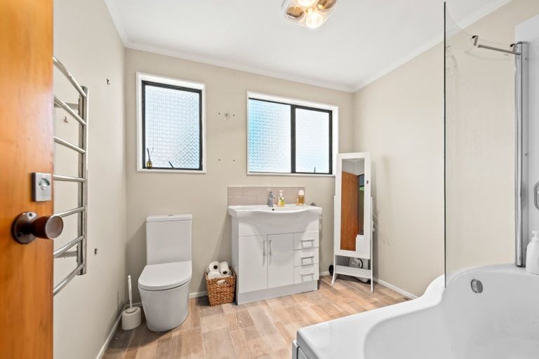 Photo of property in 2 Bogle Grove, Stokes Valley, Lower Hutt, 5019