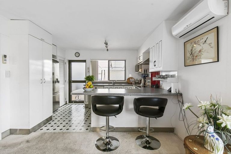 Photo of property in 2/108a Pakuranga Road, Pakuranga, Auckland, 2010