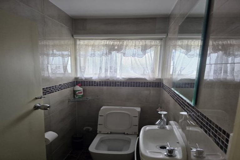 Photo of property in 17 Pomaria Road, Henderson, Auckland, 0610