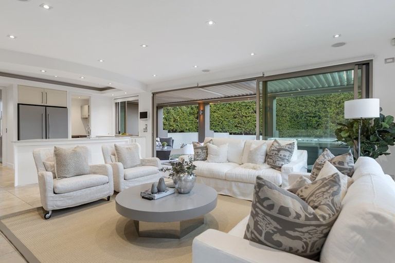 Photo of property in 12 Hauraki Road, Hauraki, Auckland, 0622