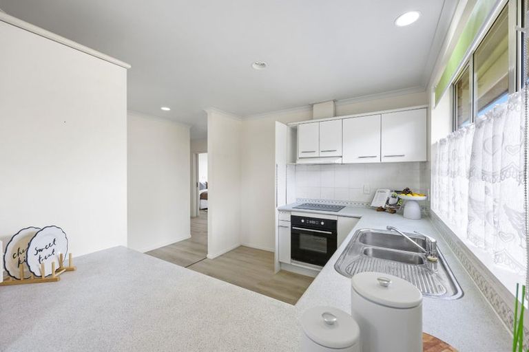 Photo of property in 14 Fernbrook Close, Burswood, Auckland, 2013