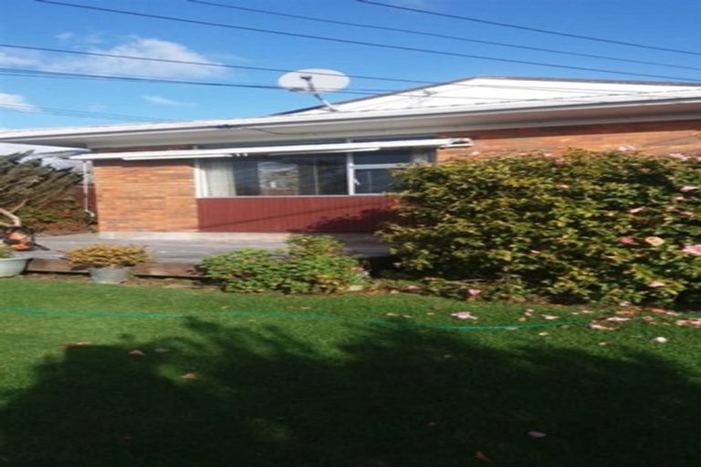 Photo of property in 1/101 Mcleod Road, Te Atatu South, Auckland, 0610