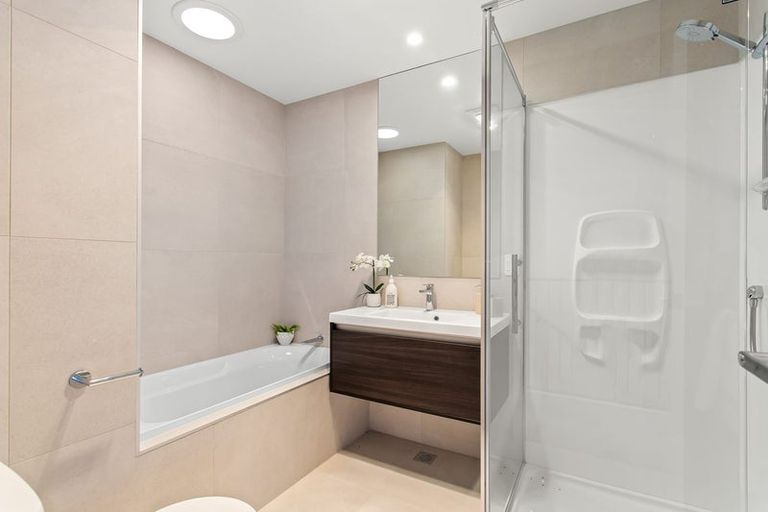 Photo of property in 10 Park Green Avenue, Rosehill, Papakura, 2113