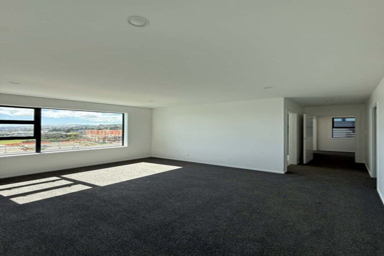 Photo of property in 37 Frances Brown Avenue, Aotea, Porirua, 5024