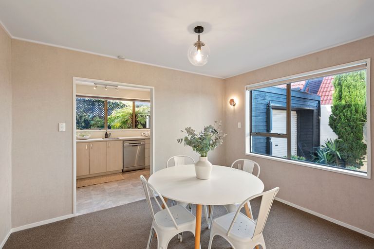 Photo of property in 2/37 Augusta Street, Redcliffs, Christchurch, 8081