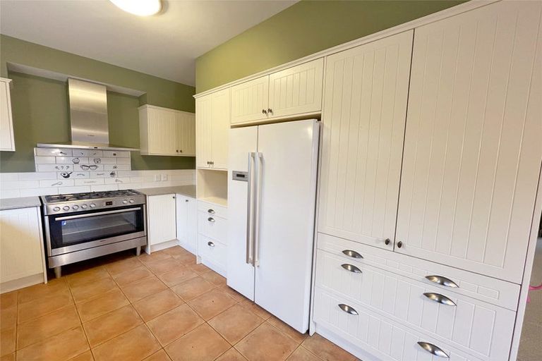 Photo of property in 19 Mcinnes Place, Queenwood, Hamilton, 3210