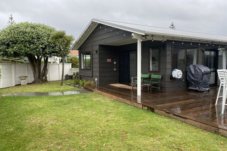 Photo of property in 38 Eruini Street, Waikanae Beach, Waikanae, 5036