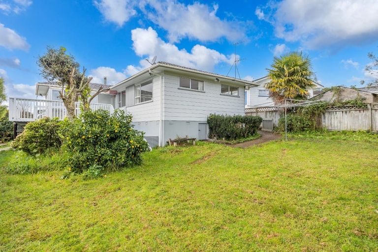 Photo of property in 92 Lynn Road, Bayview, Auckland, 0629