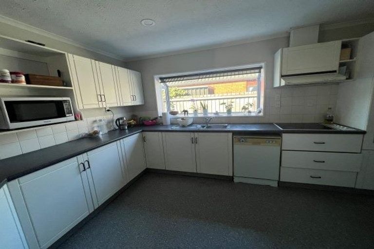 Photo of property in 47 Apsley Drive, Avonhead, Christchurch, 8042