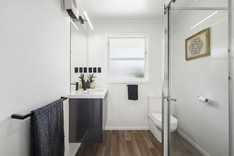 Photo of property in 54 Grand Vue Road, Kawaha Point, Rotorua, 3010