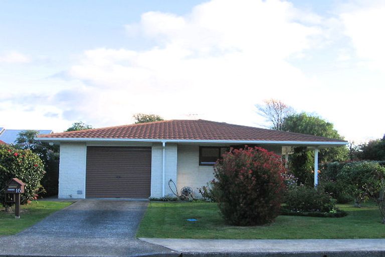 Photo of property in 14 Fleetwood Grove, Waikanae, 5036
