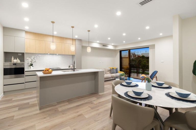 Photo of property in 128 Vintry Drive, Kumeu, 0810