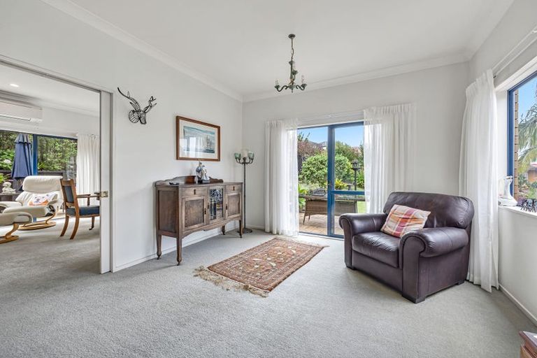 Photo of property in 19 Belleaire Court, West Harbour, Auckland, 0618