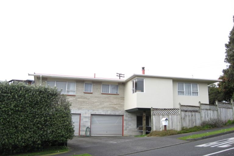 Photo of property in 2 Kendal Place, Merrilands, New Plymouth, 4312