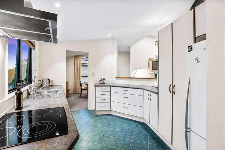 Photo of property in 59a Ravenwood Drive, Forrest Hill, Auckland, 0620