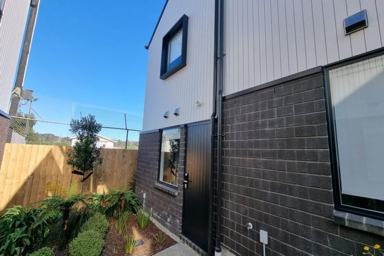 Photo of property in 12/3234 Great North Road, New Lynn, Auckland, 0600